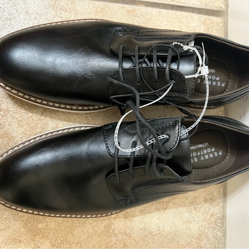 NWT Perry Ellis Men's portfolio Ultra foam Black Leather Oxfords with White Sole